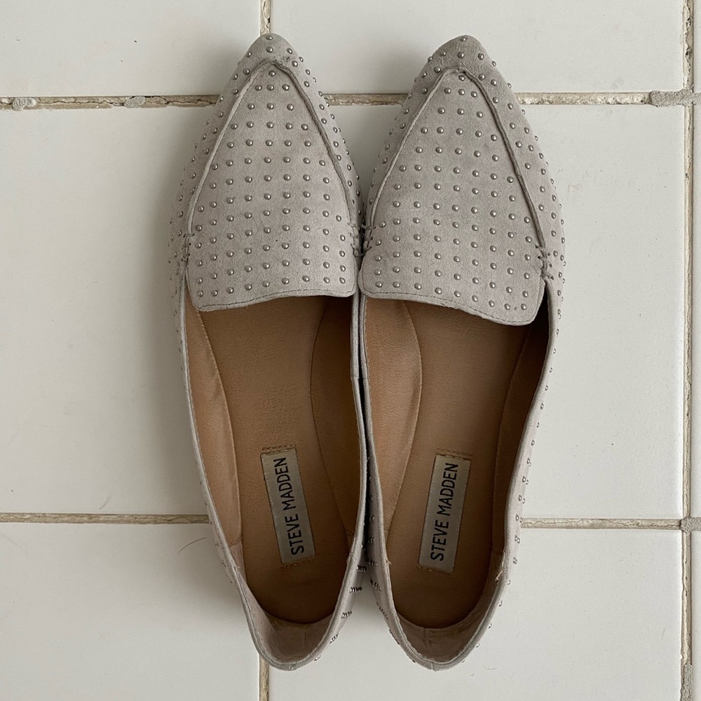 Steve Madden Gray Studded Pointed Toe Flats Size: 8.5